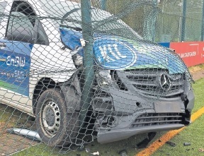 Vandalismus im Wildpark: Räume aufgebrochen, Schaden verursacht - und auch noch mit dem Auto in den Ballzaun gefahren