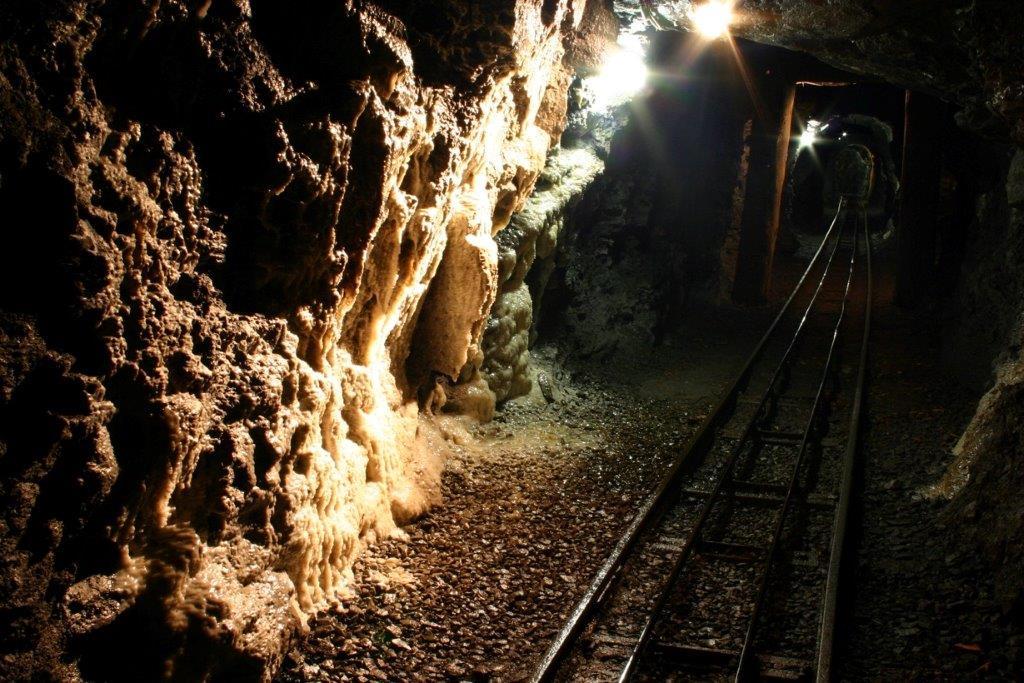 Einmalig in seiner Art: Noch bis in die 1960er Jahre wurde in Wolfstein Unter Tage Kalk abgebaut. Heute kann man sich vor Ort ein Bild von der schweren und gefahrvollen Arbeit der Bergleute machen.