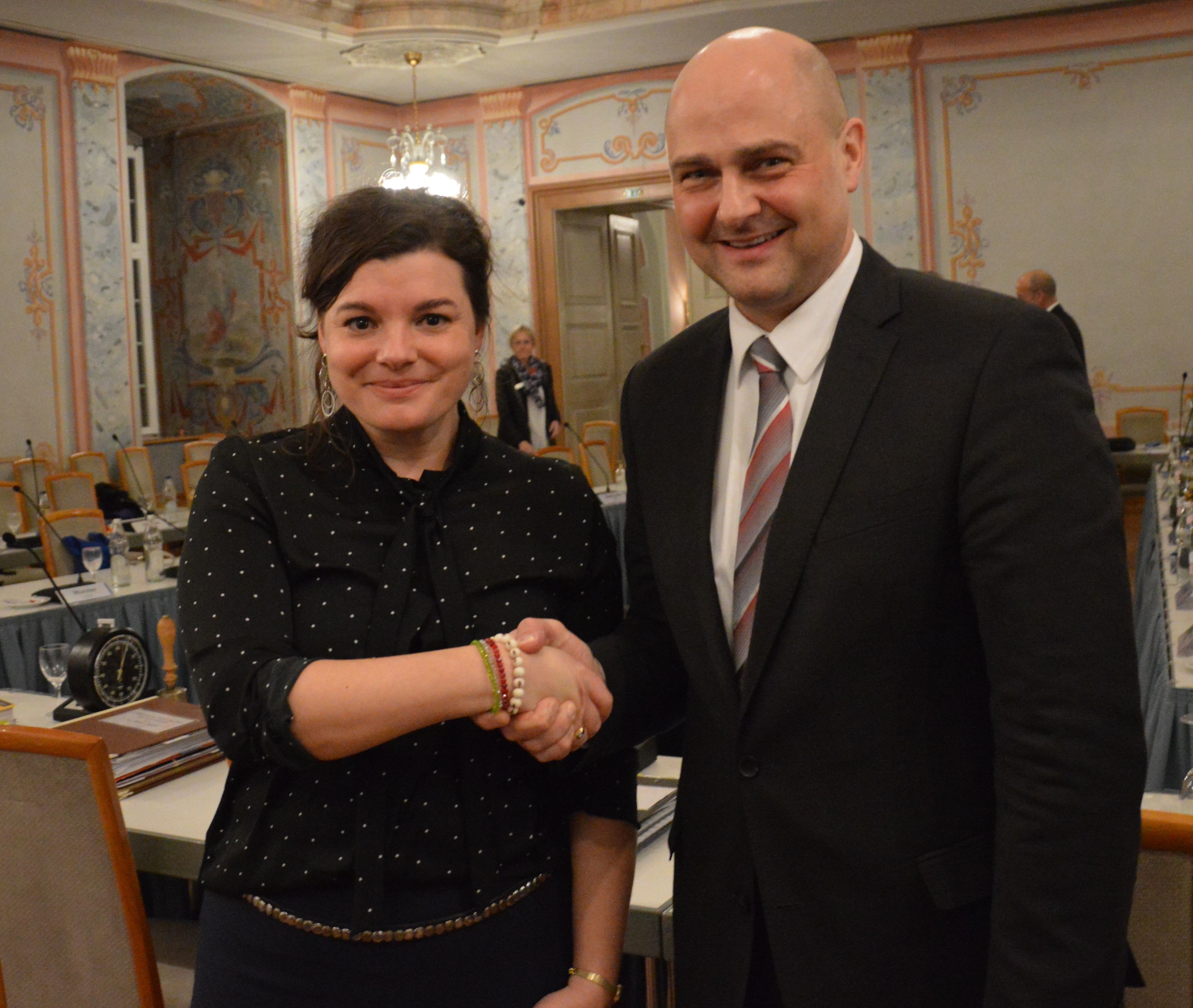 Die künftige Intendantin Solveig Bauer mit Ettlingens OB Johannes Arnold