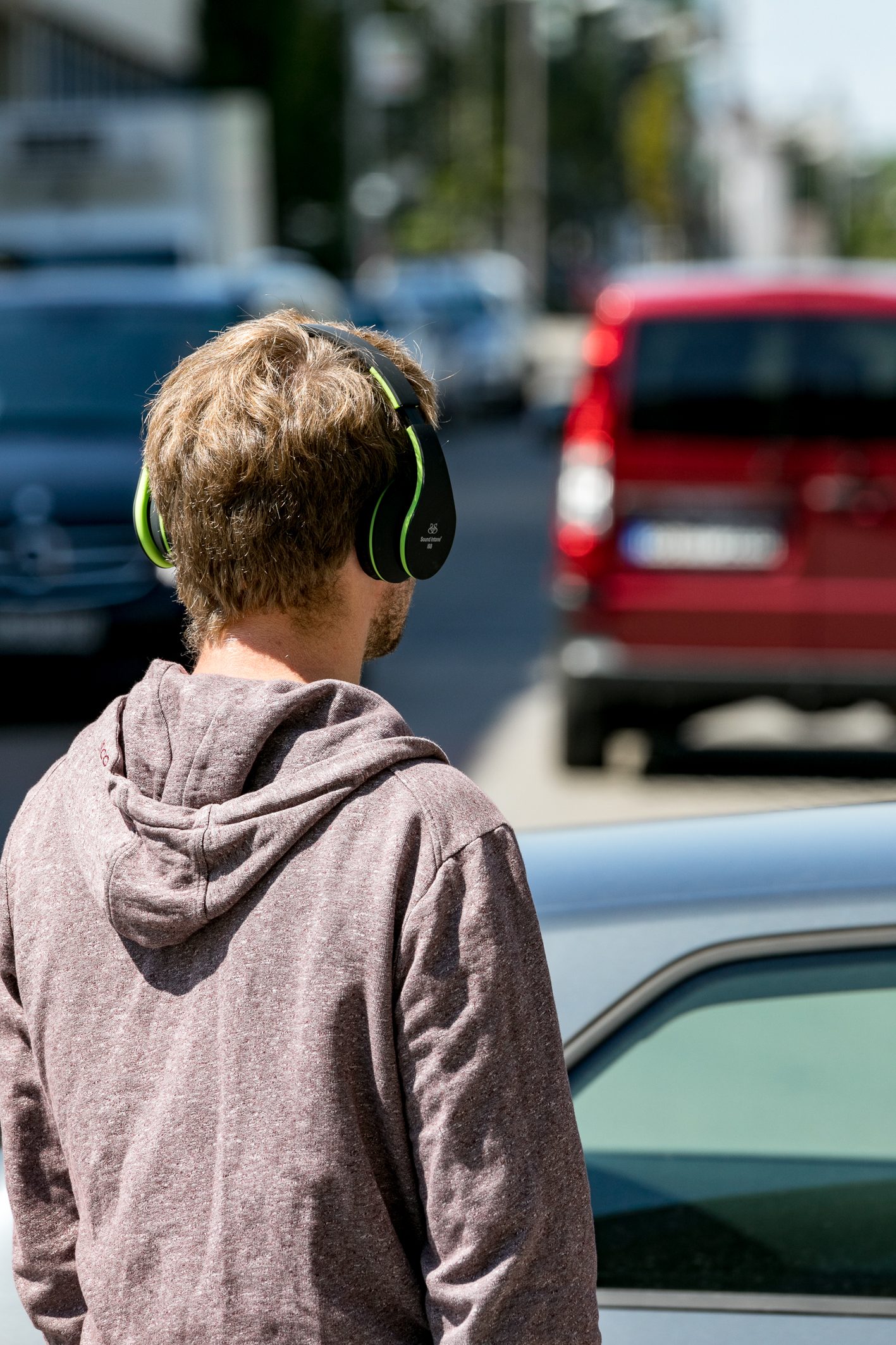 Wenn Kopfhörer oder Headset das Gehör beeinträchtigen, sind sie nicht erlaubt
