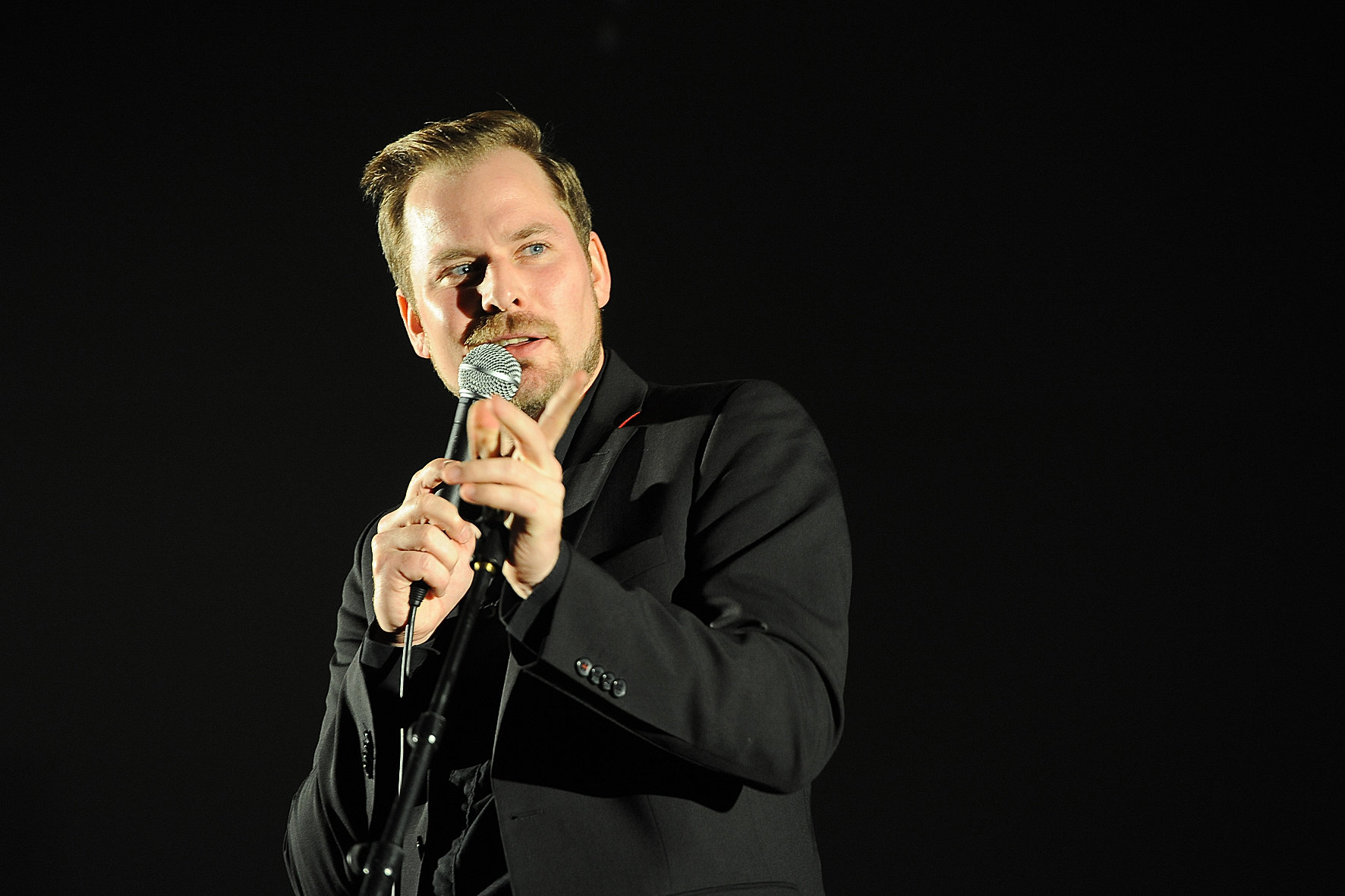 Auch dieses Mal übernimmt Hanz wieder die Moderation des Poetry Slams. Foto: K. Hiller