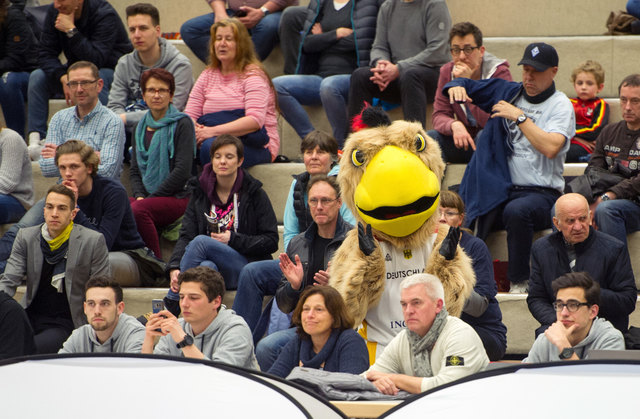 Stimmungskanone: das DBB-Maskottchen Arnold. | Foto: Christian Gaier