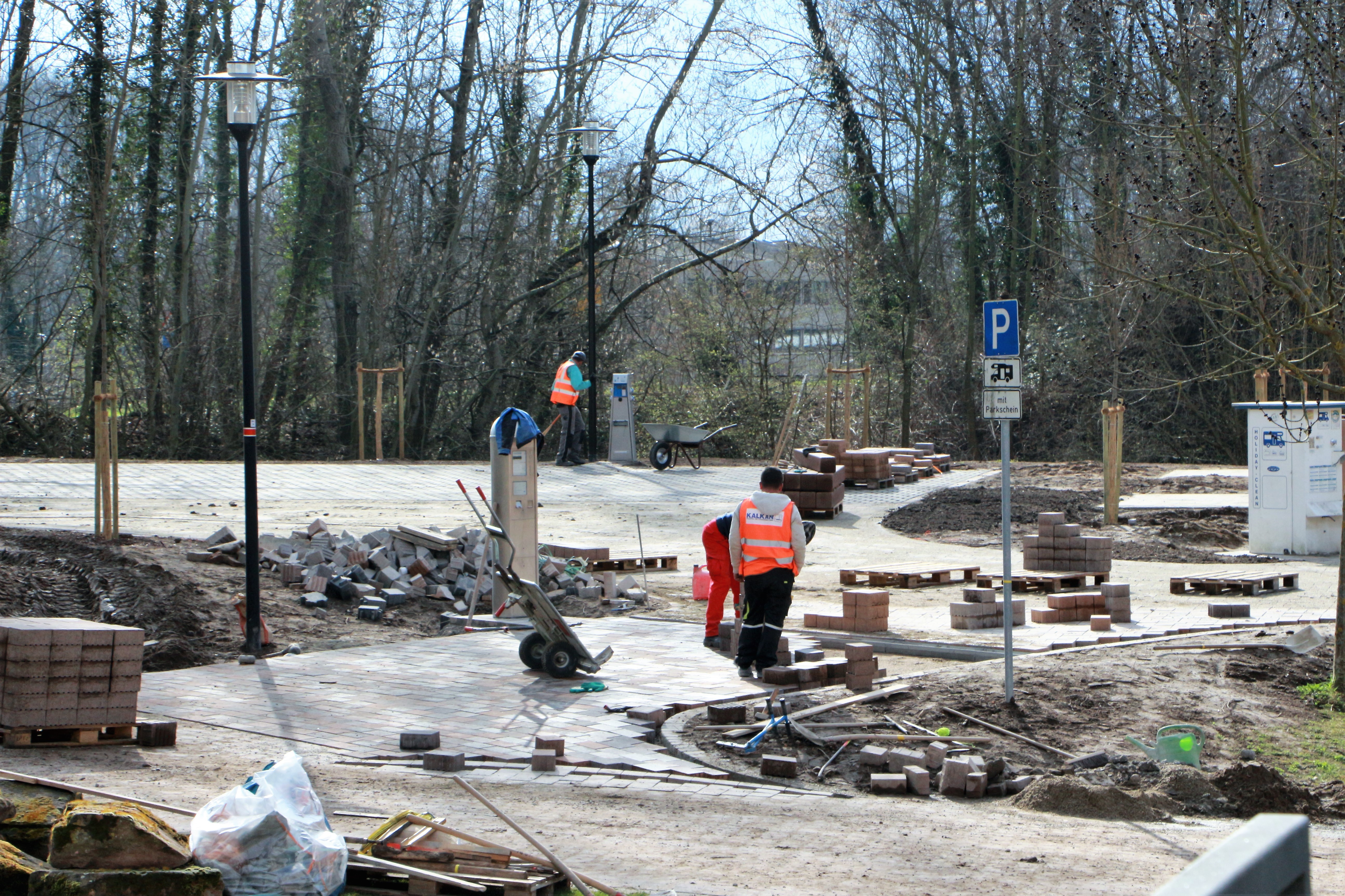 Inzwischen fertiggestellt: Der frisch gepflasterte Wohnmobilstellplatz an der Carnot'schen Mauer in Germersheim.