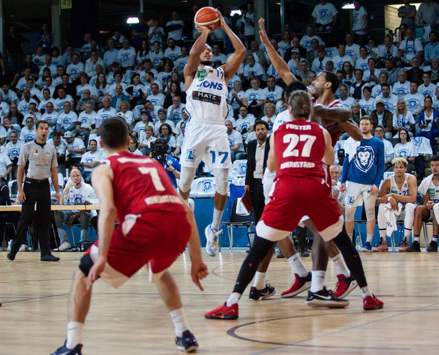 Woods steigt hoch zum Wurf | Foto: Antonia/wow.pics.ka