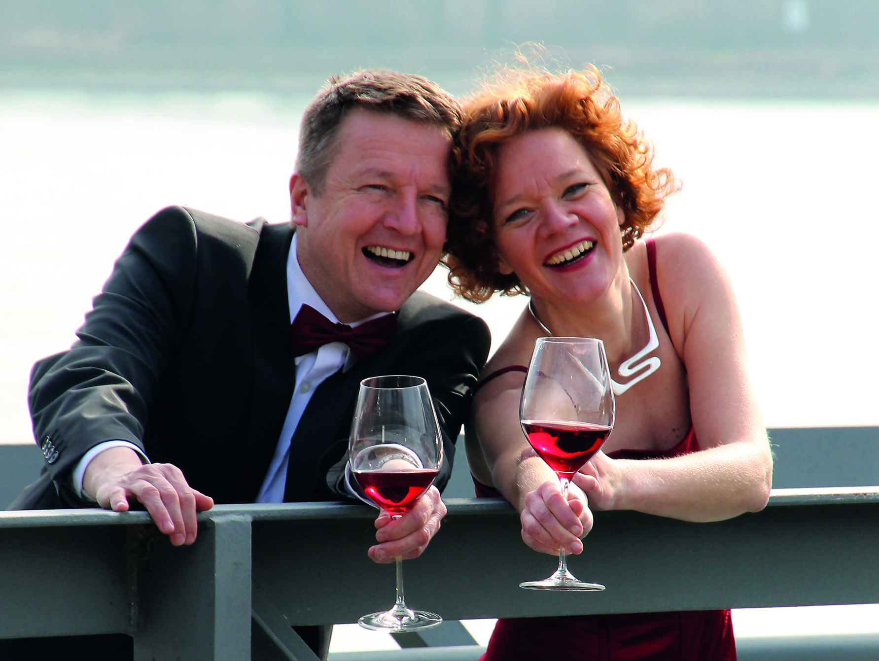 In einem Parforce-Ritt durch die Pfalz zeigen die SWR-Moderatorin Kerstin Bachtler und der Schauspieler Bodo Redner, dass die Pfalz entschieden mehr zu bieten hat als Weck, Worscht un Woi. Foto: ps