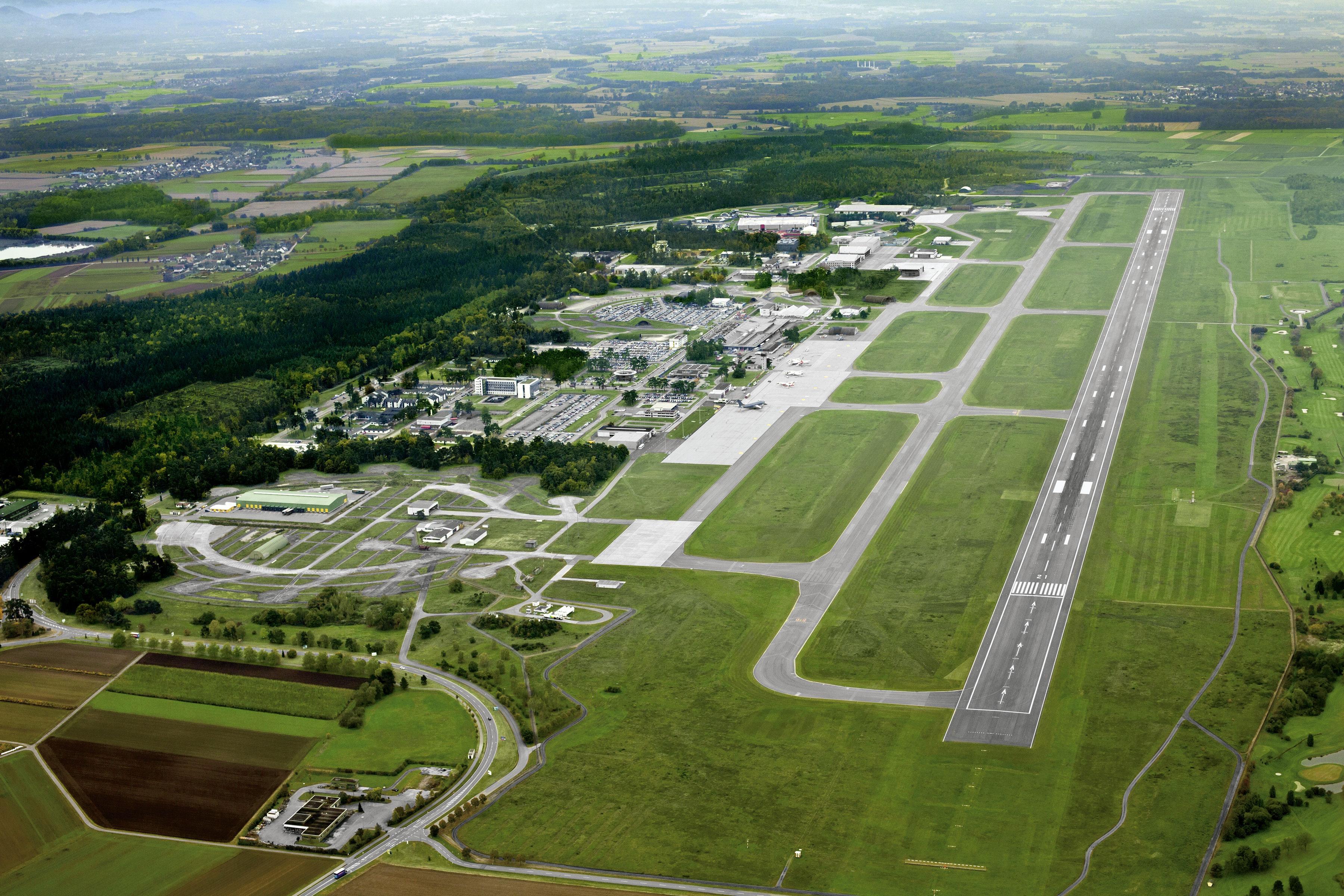 Blick auf den Flughafen Karlsruhe/Baden-Baden