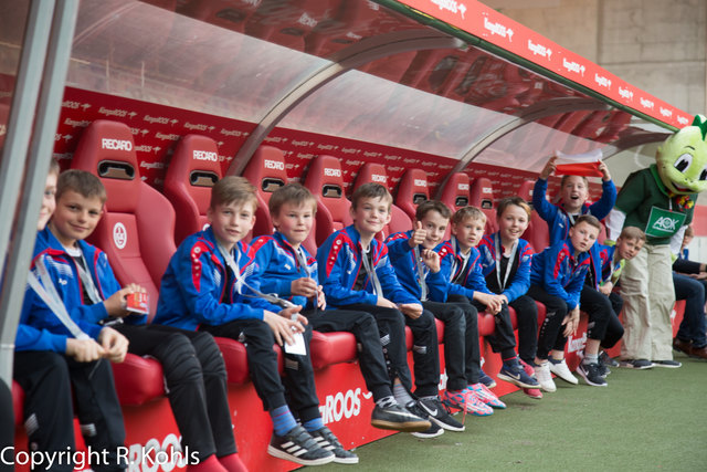 Fotoshooting auf der Bank... | Foto: Roland Kohls