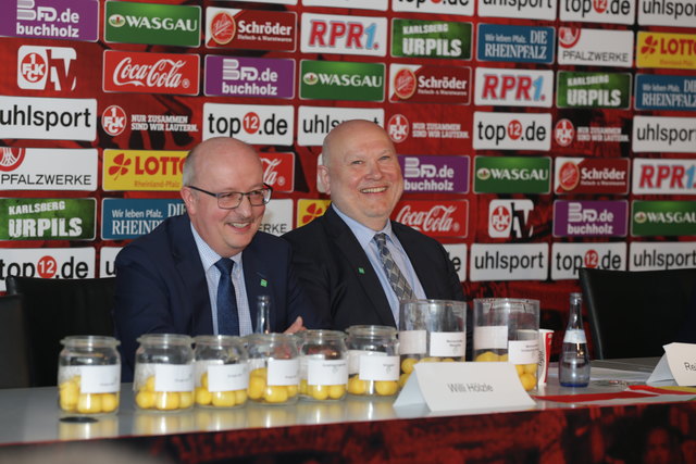 Der stellvertretende Bezirksgeschäftsführer Süd-Ost Willi Hölzle und Bezirksgeschäftsführer Süd-Ost Reinhard Tenzer von der AOK

 | Foto: Jens Vollmer