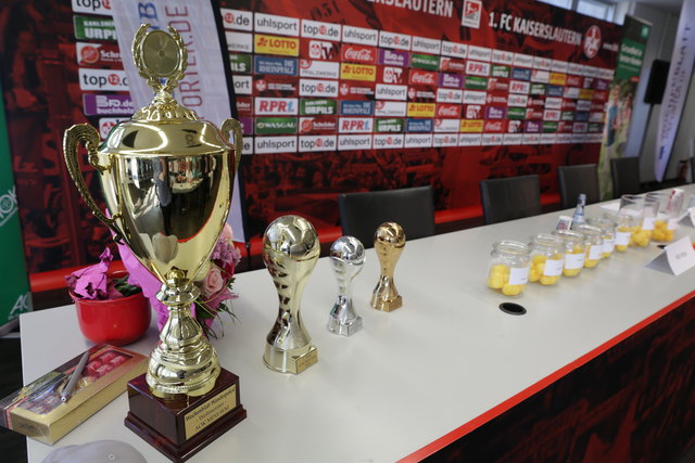 Vor der Auslosung | Foto: Jens Vollmer