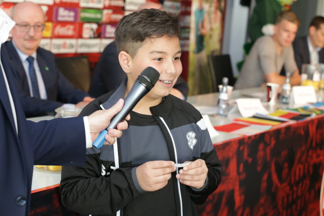 Freude über das gezogene Los "Portugal" | Foto: Jens Vollmer