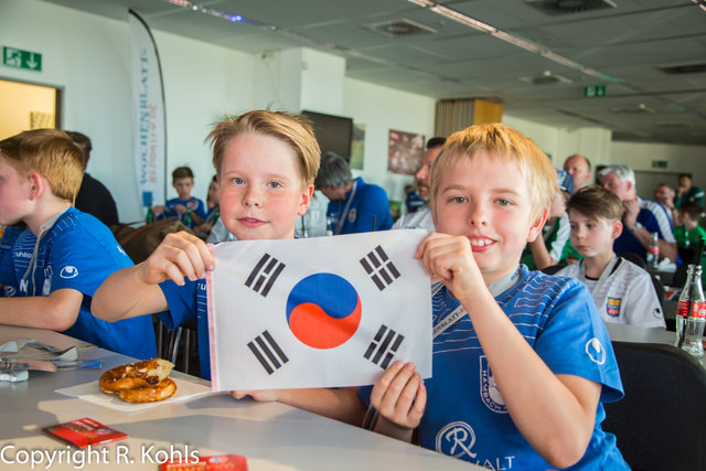 Die Hambacher Kicker sind zufrieden mit ihrem Los... | Foto: Roland Kohls