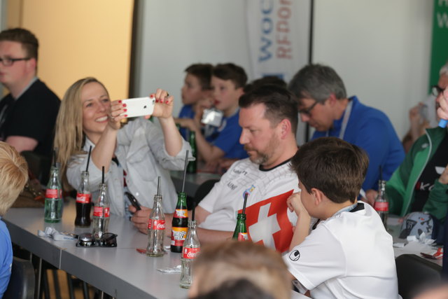 Freude über die Schweizer Fahne | Foto: Jens Vollmer