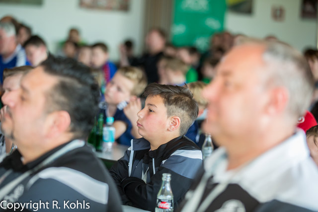 Spannung bei der Auslosung... | Foto: Roland Kohls