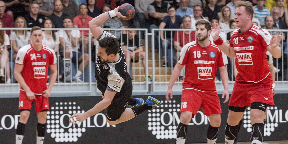 Theodoros Megalooikonomou mit Flugeinlage zu seinem 3. Treffer.