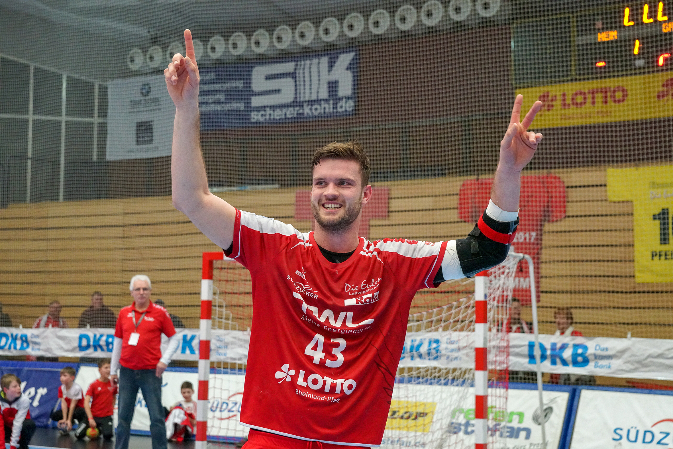 Kai Dippe bei der „Dippe-Humba", die er erstmals in dieser Saison in fremder Halle vortrug.