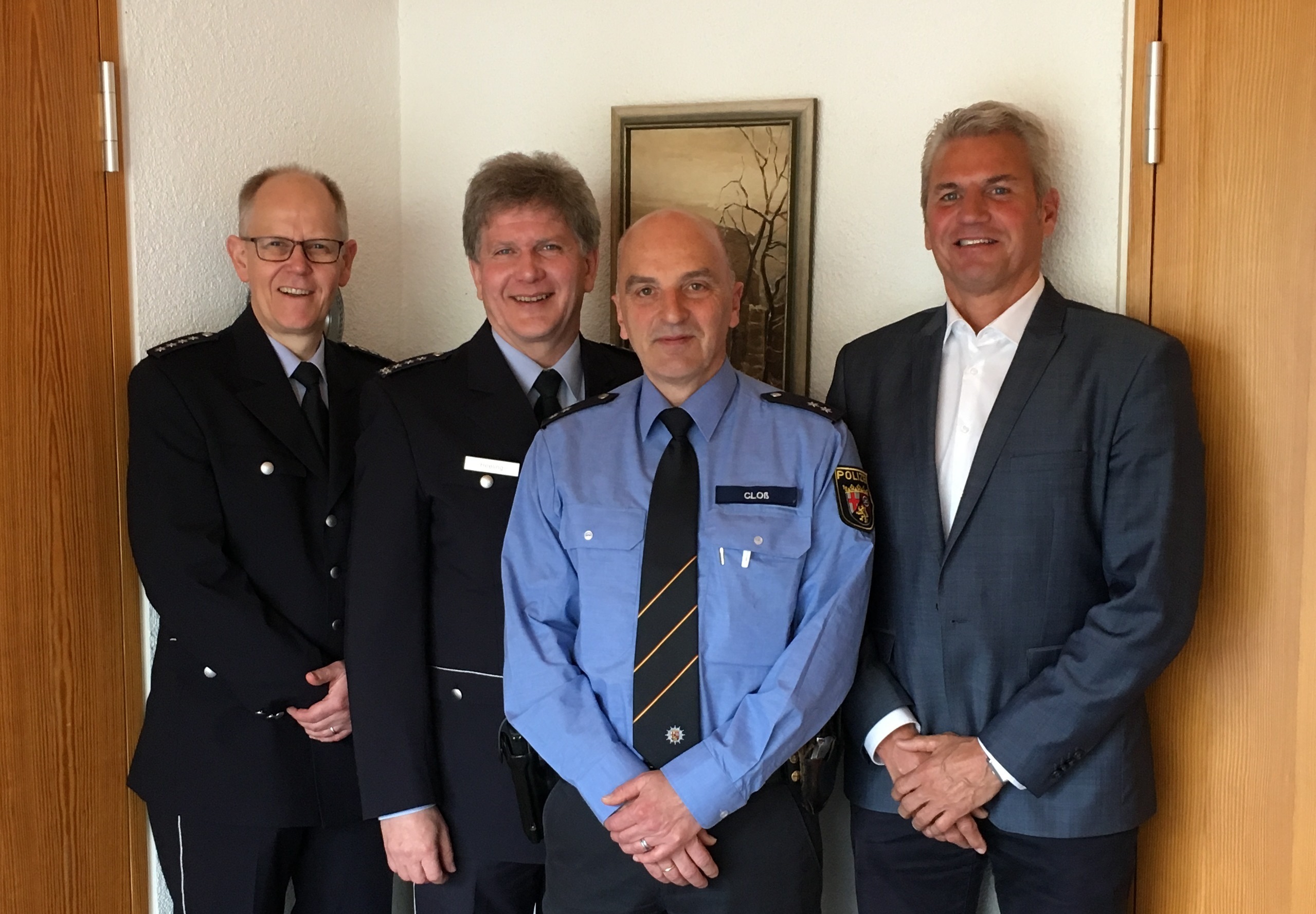 Polizeihauptkommissar Peter Natter, Erster Polizeihauptkommissar Arno Heeling, Bezirksbeamter Polizeioberkommissar Axel Cloß und Erster Beigeordneter Andreas Müller (von links).