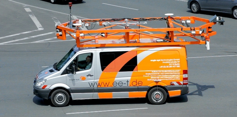 Während bei der Erstbefahrung auch Plätze, Rad- und Gehwege erfasst wurden, konzentriert sich die aktuelle Befahrung auf die Fahrbahnen des rund 180 Kilometer langen Speyerer Straßennetzes.