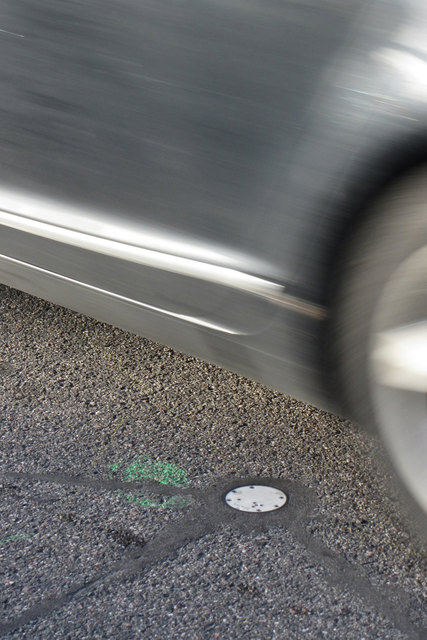 Sensoren auf der Fahrbahn | Foto: Tim Reuber