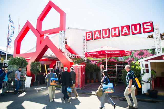 Nächstes Ziel: das Bauhaus-Zelt. | Foto: Gaier