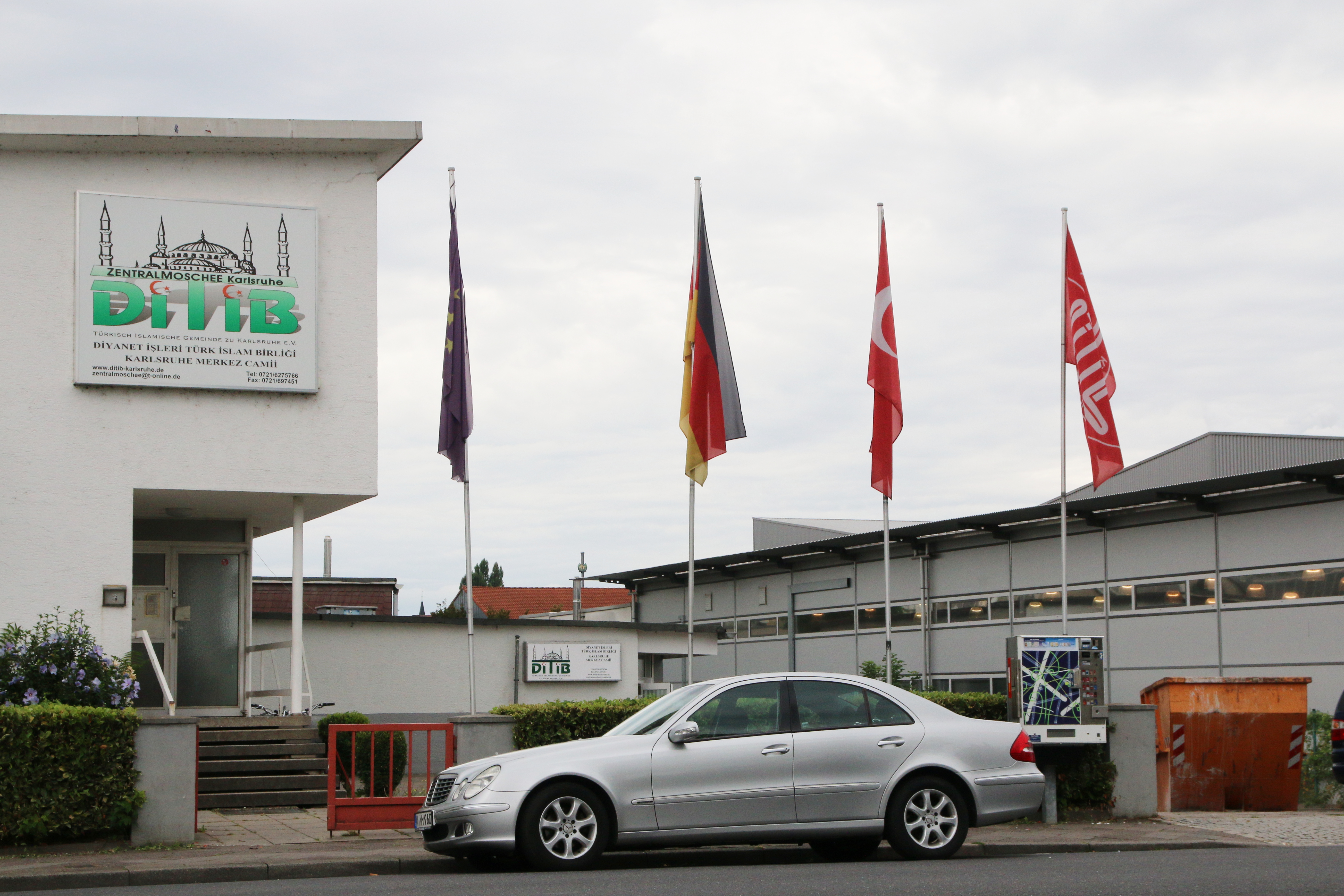 Eingang zur aktuellen Moschee in der Karlsruher Oststadt