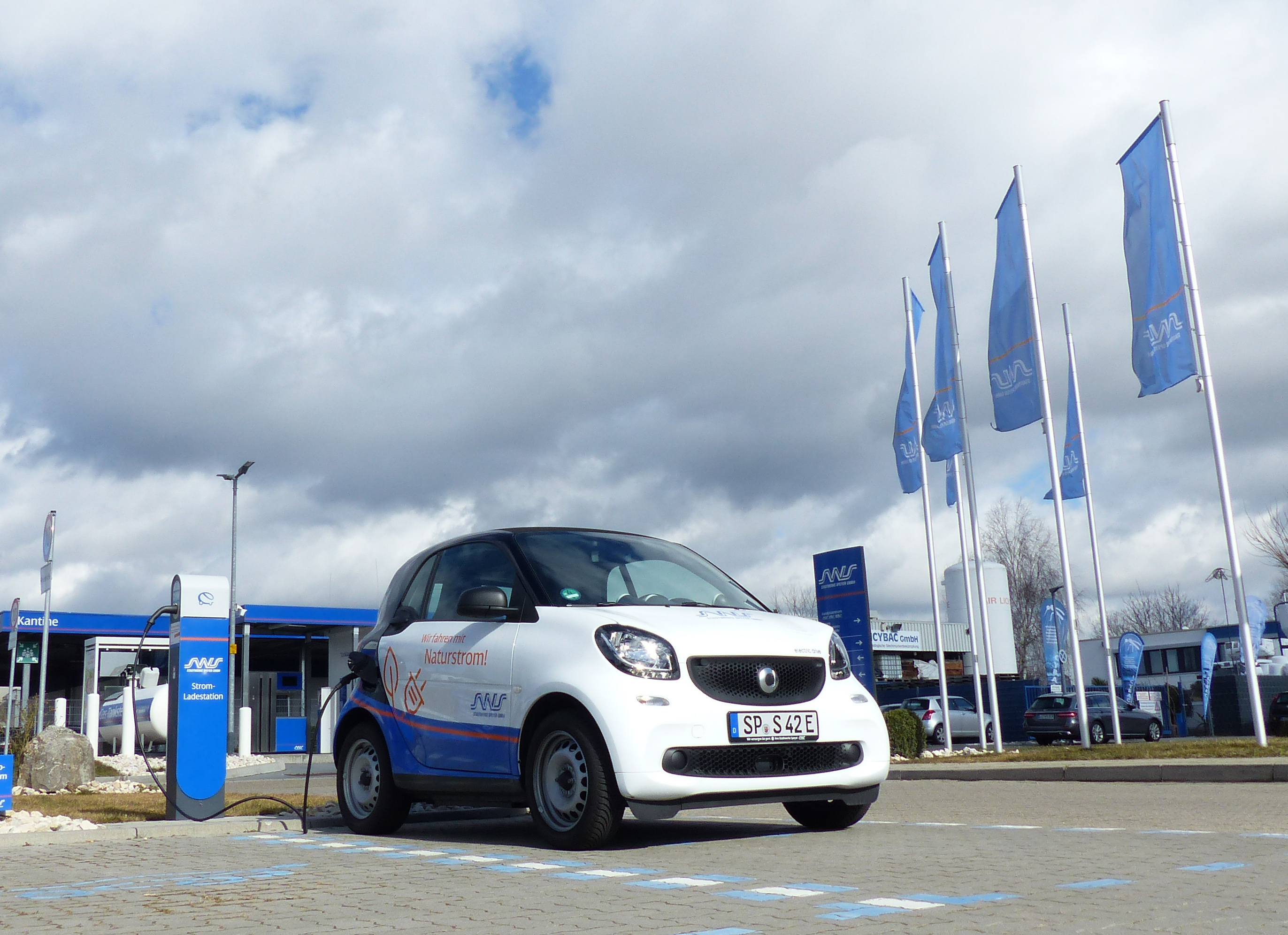 Gemeinsam mit Oberbürgermeister Hansjörg Eger laden die SWS zu ihrem Informationsabend über Elektromobilität ein.