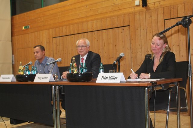 Amtsinhaber Tony Löffler (Mitte) und seine beiden Mitbewerber um den Chefsessel im Rathaus von Ubstadt-Weiher: Fridi Miller und Philipp Hasselbach. | Foto: Bauer