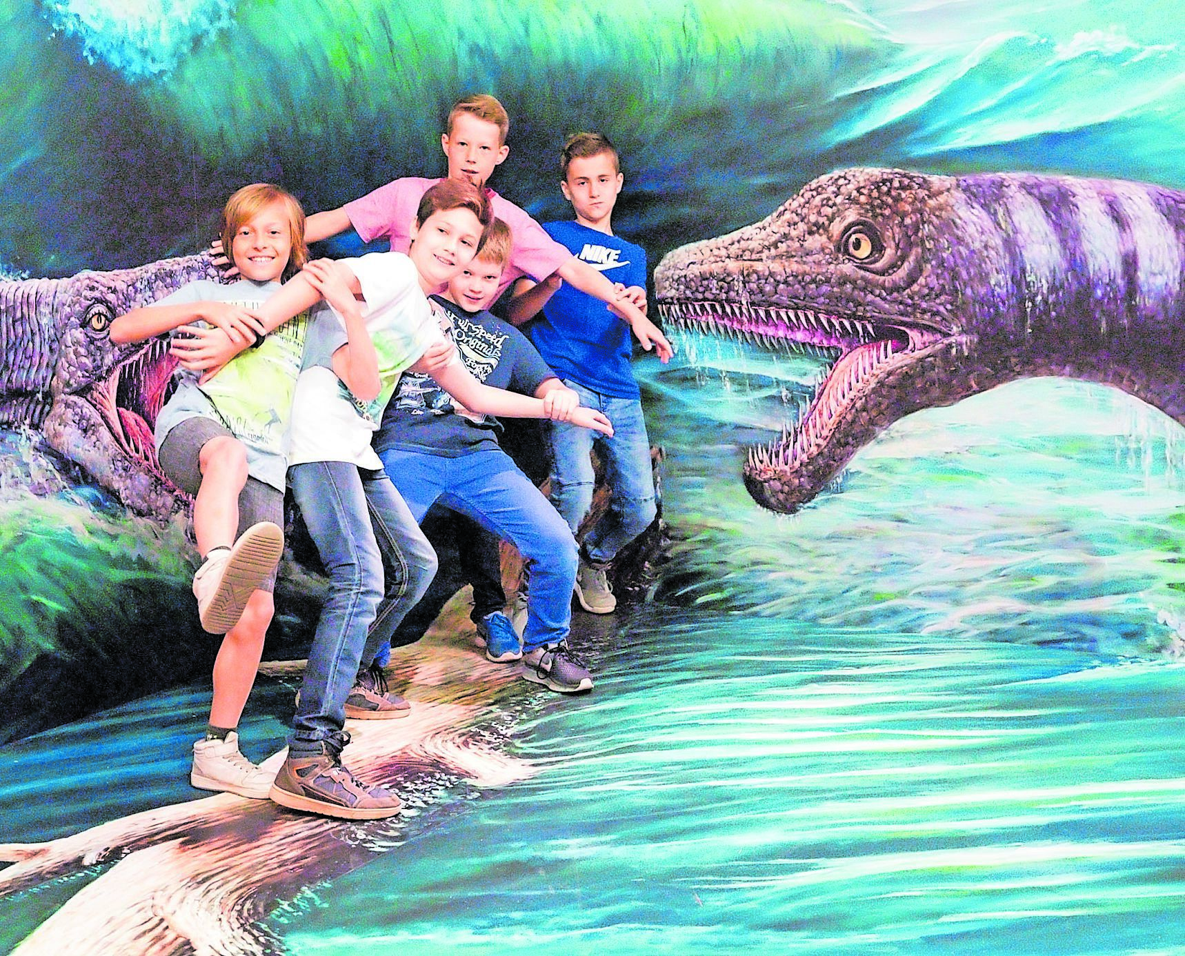 Blick in die Sonderausstellung „Einfach tierisch!“ in den Reiss-Engelhorn-Museen. Die Besucher werden selbst Teil der Szene und vervollständigen große Tierbilder. Auf diese Weise entsteht ein überraschender 3D-Effekt.