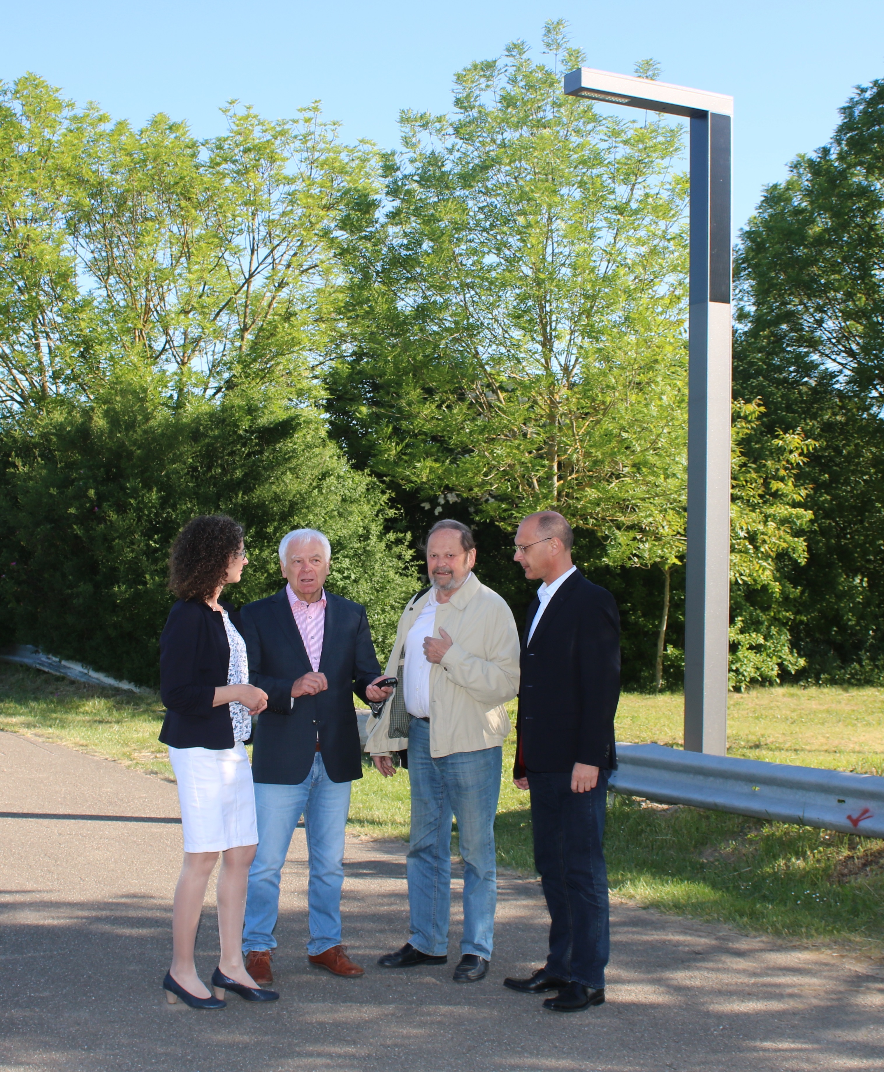 v.l.n.r.: Ortsbürgermeisterin Sabine Baumann, Georg Reis, Dr. Dieter Rasimus, Bürgermeister Dieter Wünstel.