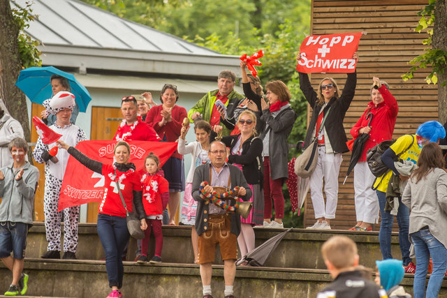 Hopp Schwizz: Die Fans der JSG Römerberg. | Foto: Roland Kohls