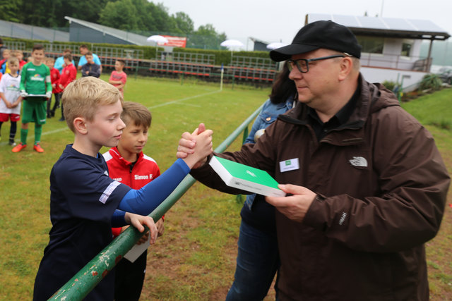 Gleich sieben Spieler hatten das gleich gute Ergebnis beim Torwandschießen. | Foto: Jens Vollmer
