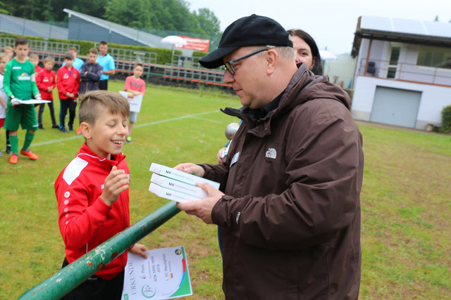 Gleich sieben Spieler hatten das gleich gute Ergebnis beim Torwandschießen. | Foto: Jens Vollmer