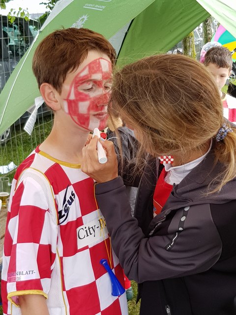 Die Flagge im Gesicht muss sein | Foto: Claudia Horn
