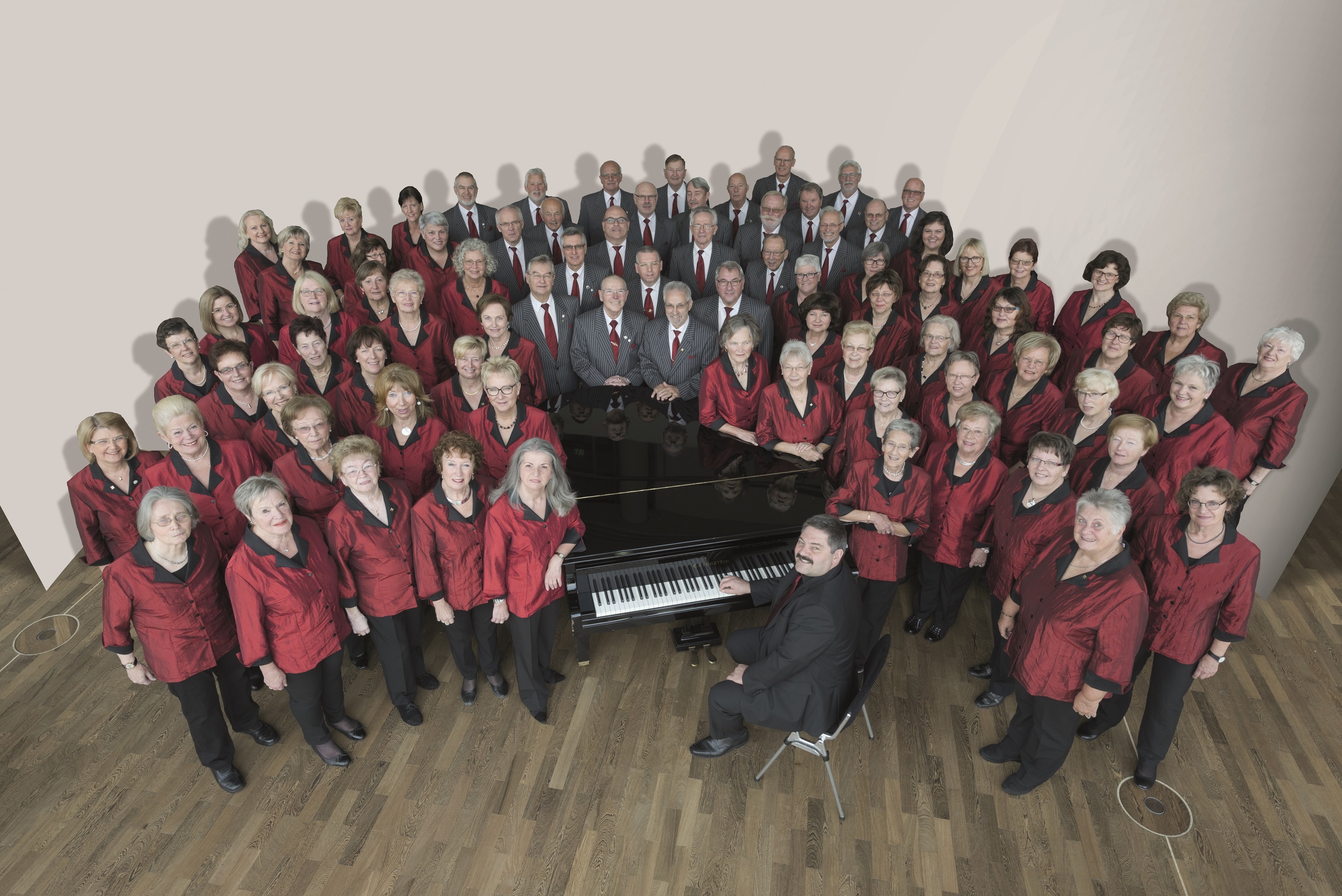 Foto des Gemischten Chors unter Leitung von Chordirektor Wolfgang Sieber.