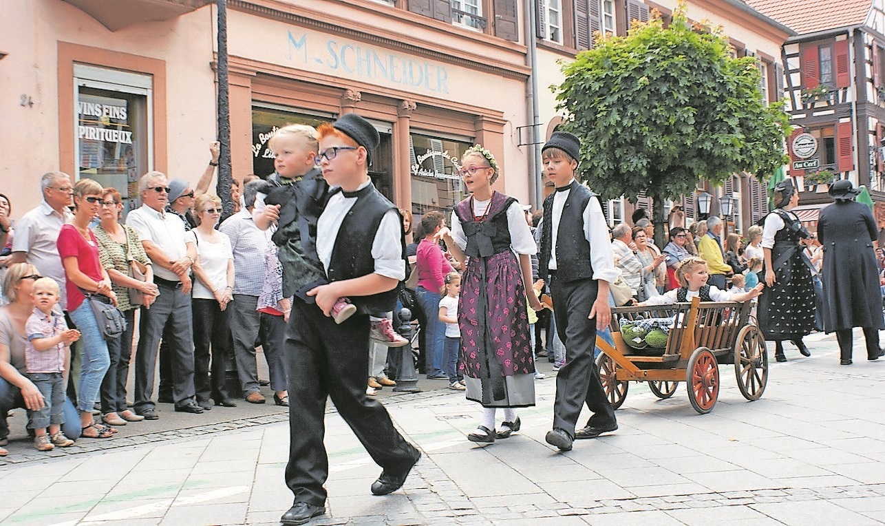Umzugsteilnehmer aus dem ganzen Elsass sind dabei. Auch die Jugend macht mit.