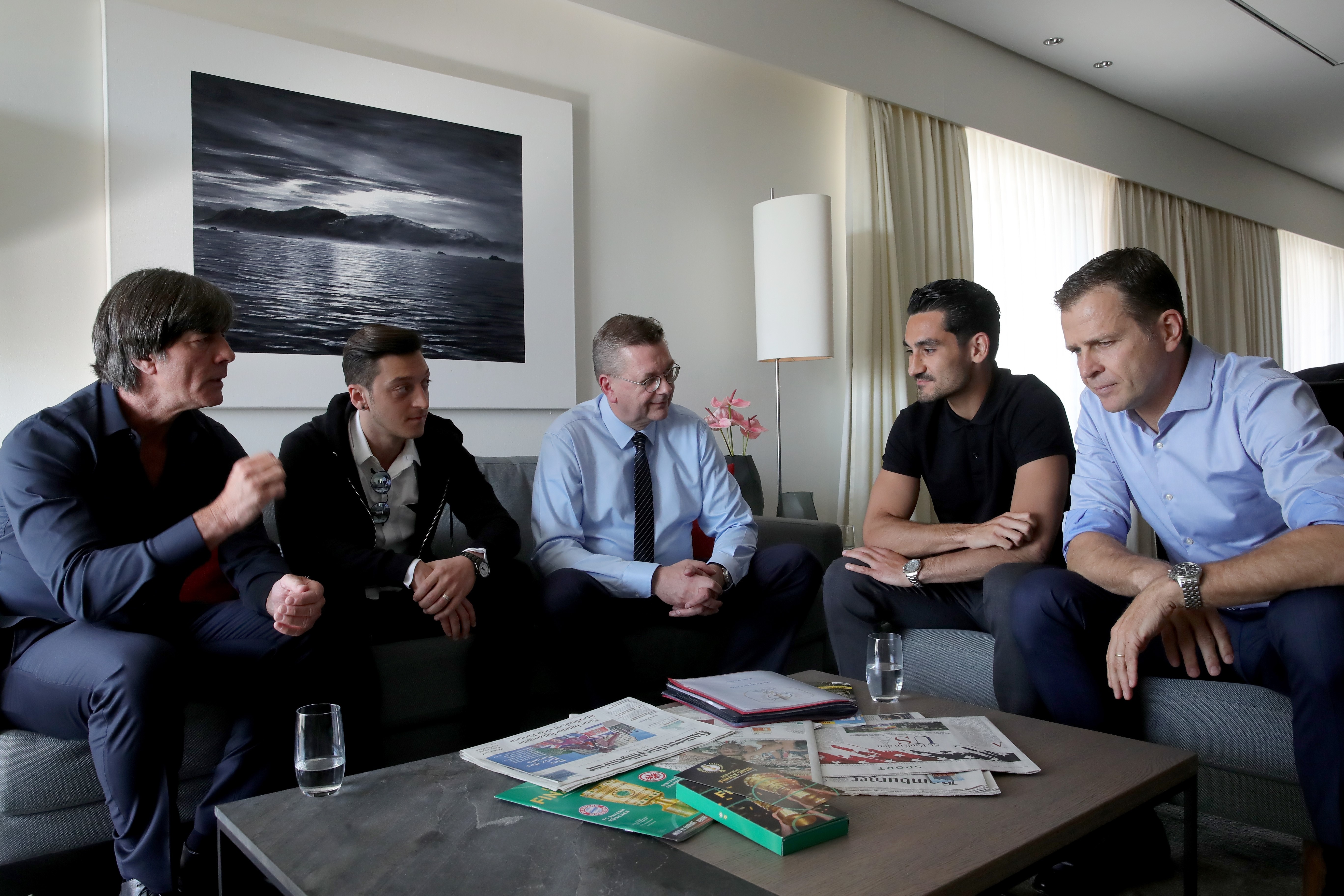 Treffen der DFB-Vertreter mit den beiden Fußballern in Berlin