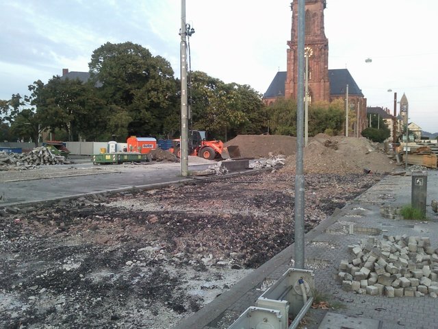 Kiosk, Wartehaus, Toilette und Betriebsraum sind weg - jetzt kann neu gebaut werden | Foto: Archiv wow.pics.ka