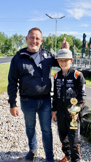 Besuch von Thomas Blumreich.... Der Fahrer vom Blumreich Motorsport Team war extra angereist, um die Rennen von Max live zu verfolgen... | Foto: Max Reis Presse