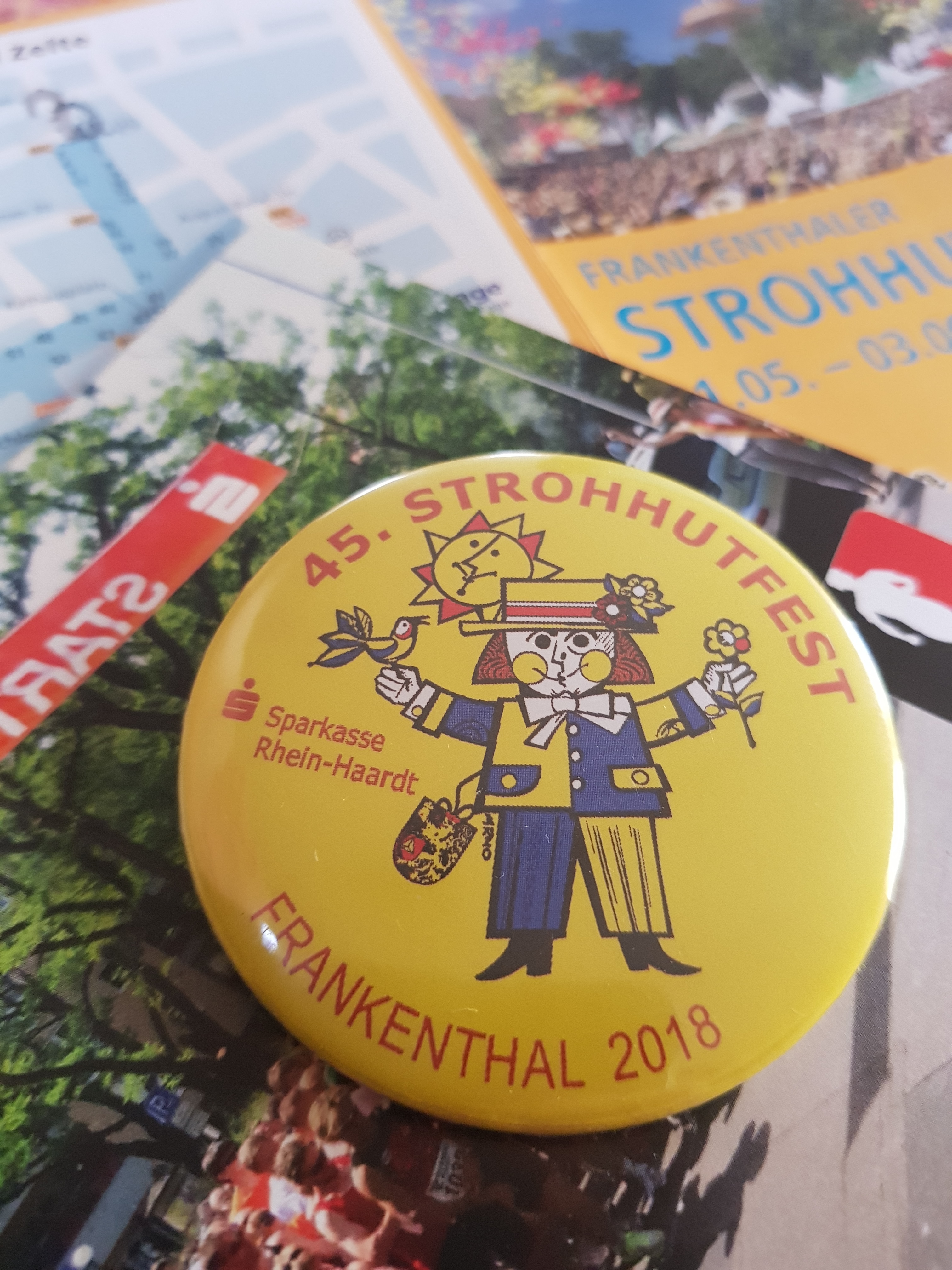 So sieht der Button dieses Jahr aus - wie kommt der Button unter den Strohhutfest-Fans an?