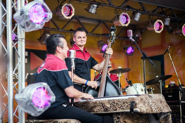 Krüger rockt auf dem RNF-Truck.  | Foto: Christian Gaier