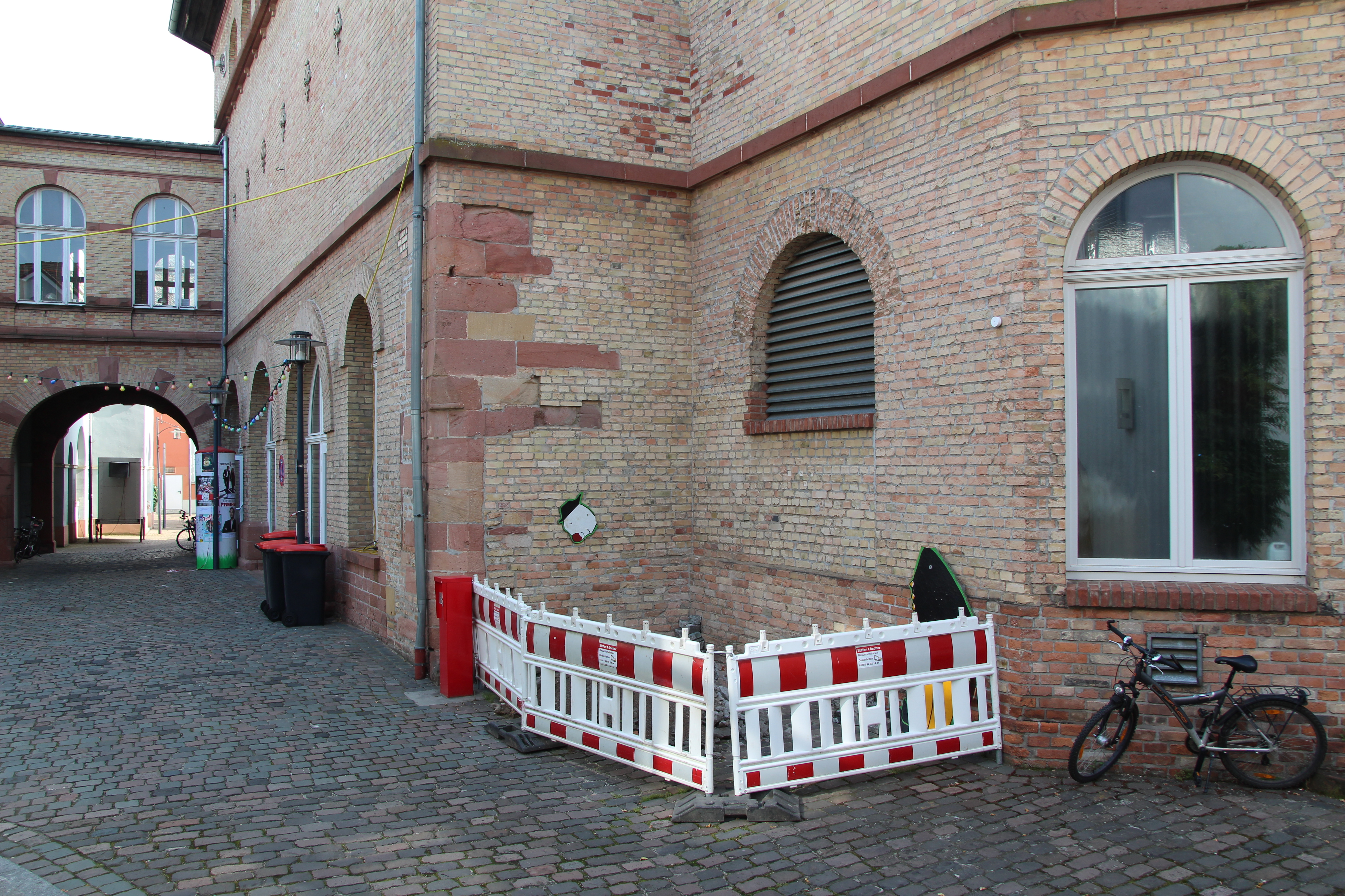 Vorbereitende Arbeiten zur Schaffung eines barrierefreien Zugangs zum Alten Stadtsaal.