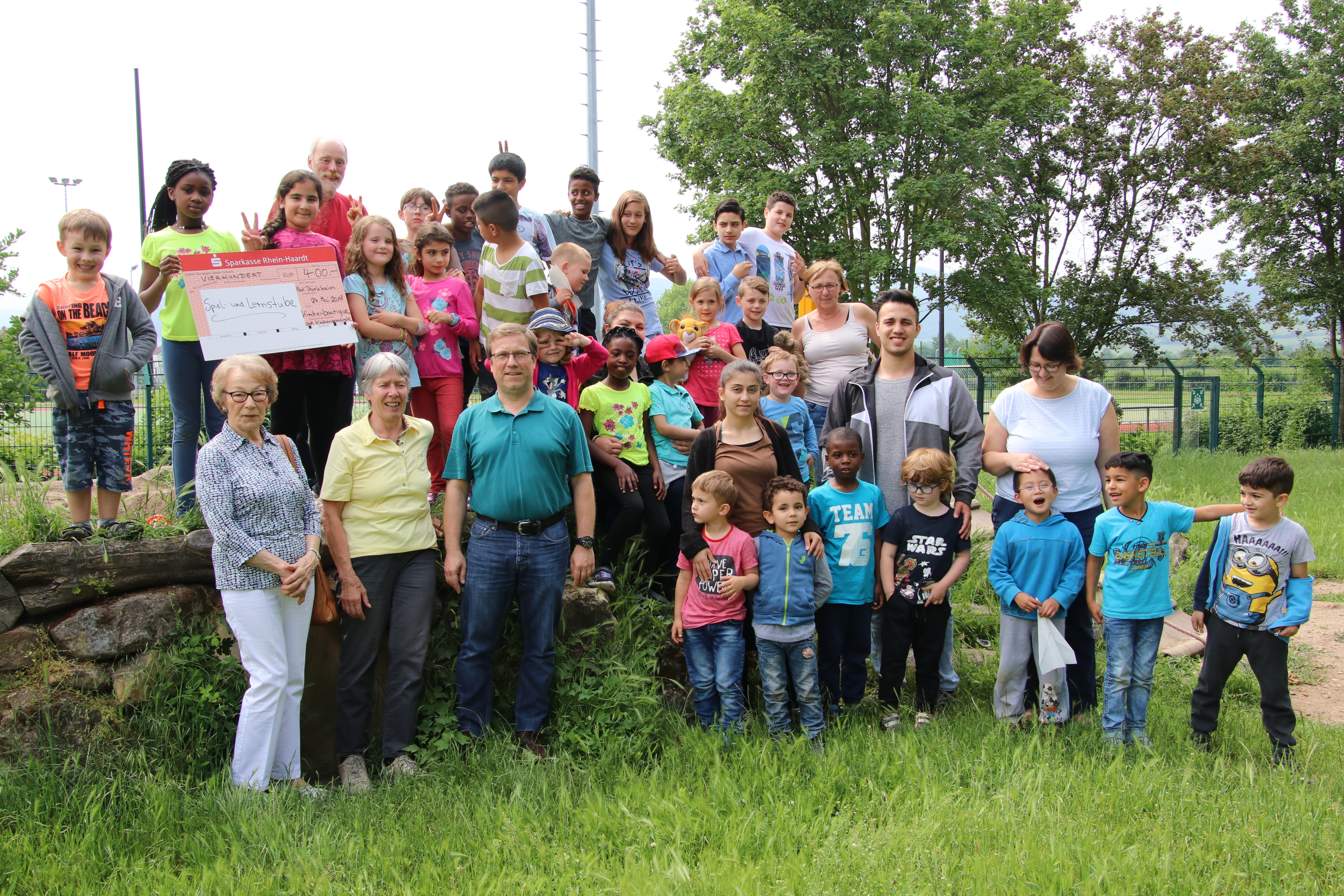Die Kinder der Spiel- und Lernstube freuten sich über die Spende der Kirchenboutique. Foto: Mappes