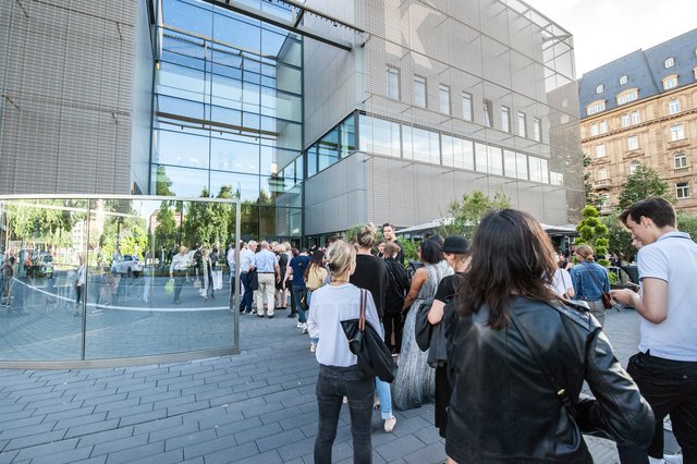 Schlange stehen war angesagt.  | Foto: Christian Gaier