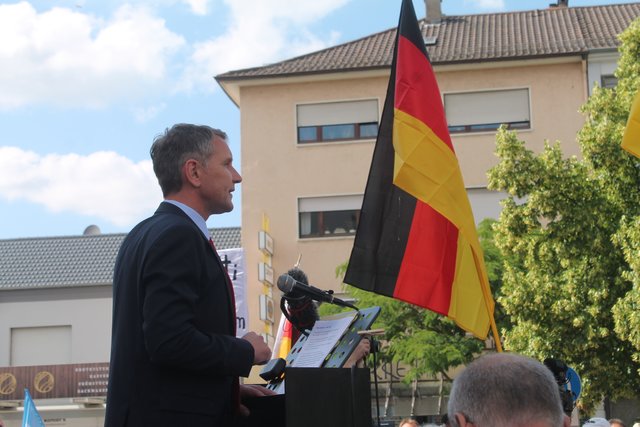 Björn Höcke, Vorsitzender der AfD-Landtagsfraktion in Thüringen und bis vor kurzem noch von einem Parteiausschlussverfahren bedroht, kam auf Einladung der AfD Karlsruhe-Land nach Bruchsal. | Foto: Bauer