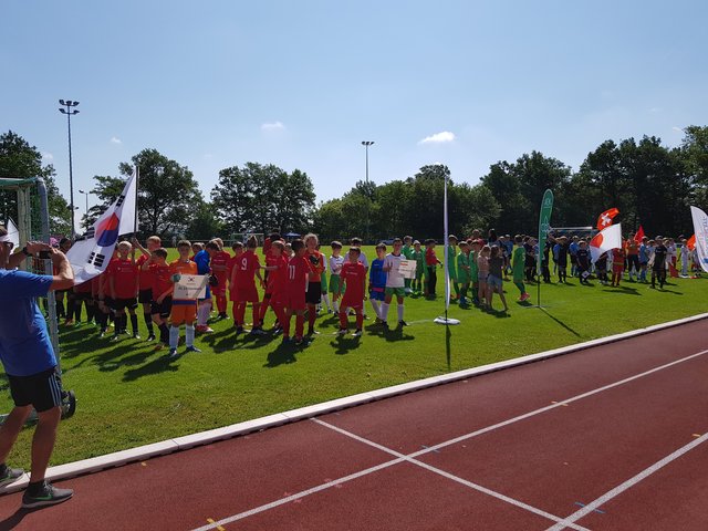 Aufmarsch der Nationen...Bereit für den Anpfiff | Foto: Claudia Horn