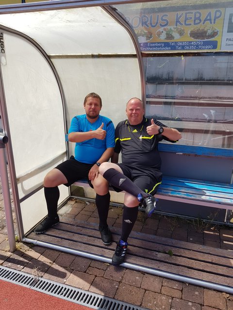 Kurze Pause für die Schiris | Foto: Claudia Horn