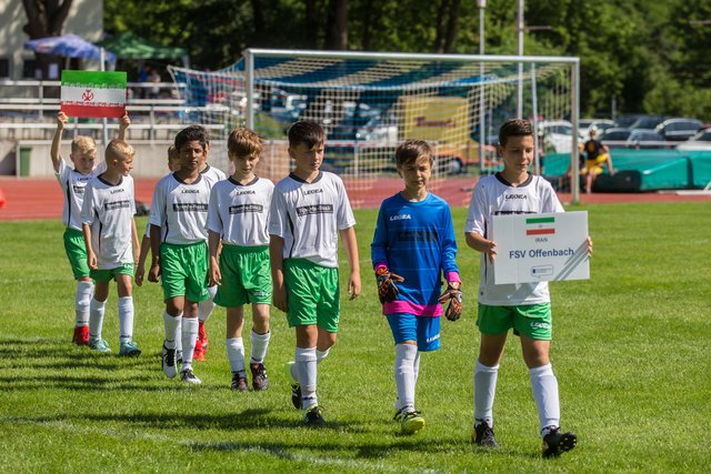Einzug der Mannschaften mit Nationalhymne.  | Foto: Roland Kohls