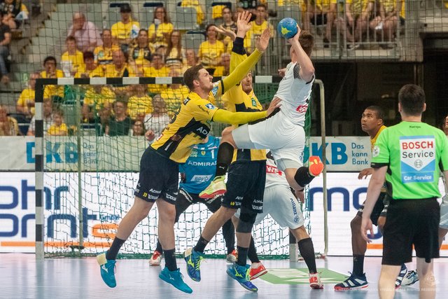 Eindrücke aus dem Spiel gegen Leipzig, das die Löwen mit 28:25 gewinnen konnten. Ein mehr als versöhnlicher Saisonabschluss für den Pokalsieger und Vizemeister.  | Foto: Paul Needham