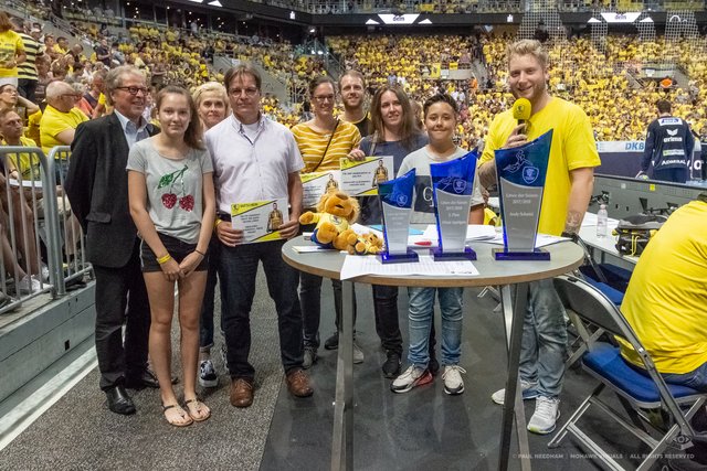 Die Leser-Gewinner der Wahl zum "Löwen der Saison":
1. Christina Heiß aus Mannheim (Dauerkarten)
2. Frank Krause aus Bad Schönborn (signiertes Trikot)
3. Sandra Zimmermann aus Neustadt (Fanpaket)
wir gratulieren ganz herzlich und danken allen über 1.200 Teilnehmern
 | Foto: Paul Needham