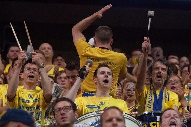 Eindrücke aus dem Spiel gegen Leipzig, das die Löwen mit 28:25 gewinnen konnten. Ein mehr als versöhnlicher Saisonabschluss für den Pokalsieger und Vizemeister.  | Foto: Paul Needham