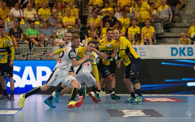Eindrücke aus dem Spiel gegen Leipzig, das die Löwen mit 28:25 gewinnen konnten. Ein mehr als versöhnlicher Saisonabschluss für den Pokalsieger und Vizemeister.  | Foto: Paul Needham